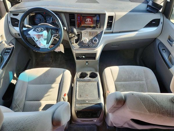 2016 TOYOTA SIENNA