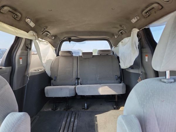 2016 TOYOTA SIENNA