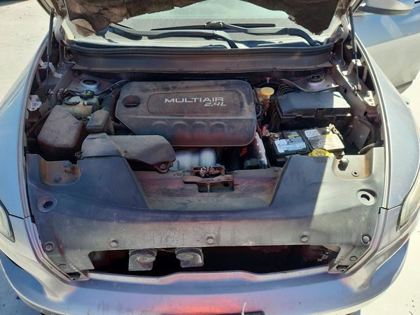 2014 JEEP CHEROKEE Latitude — Engine bay