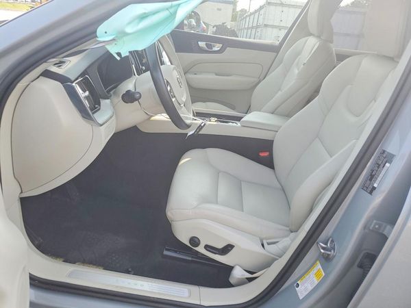 2025 VOLVO XC60 Plus Dark