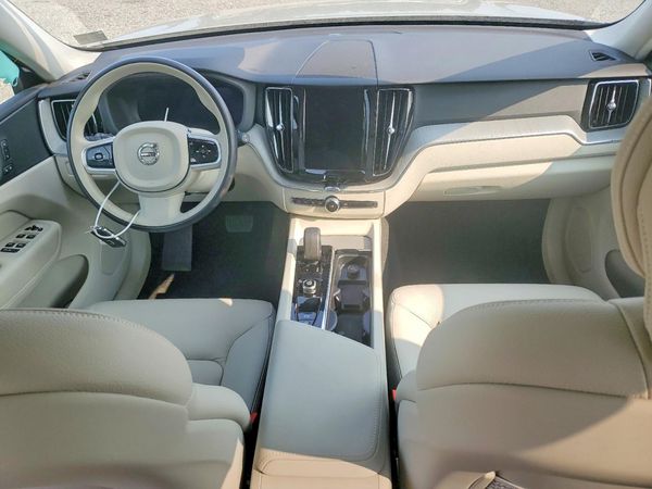 2025 VOLVO XC60 Plus Dark