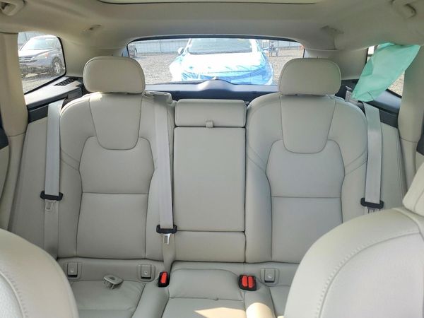 2025 VOLVO XC60 Plus Dark