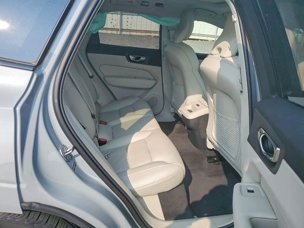 2025 VOLVO XC60 Plus Dark