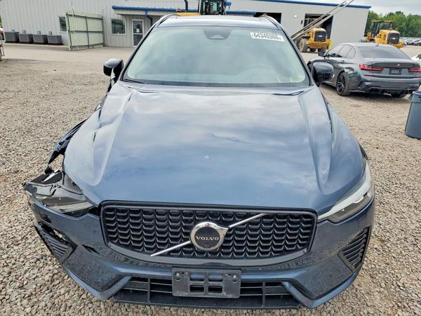 2023 VOLVO XC60 Plus Dark