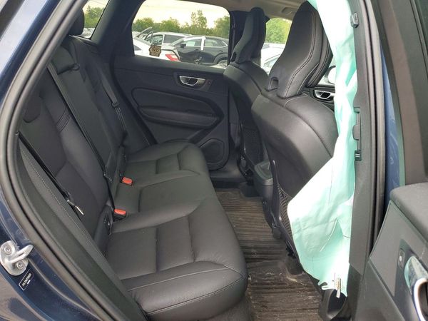 2023 VOLVO XC60 Plus Dark