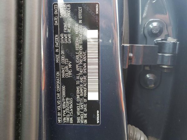 2023 VOLVO XC60 Plus Dark