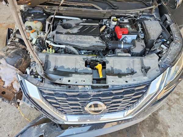 2023 NISSAN ROGUE SV — Engine bay
