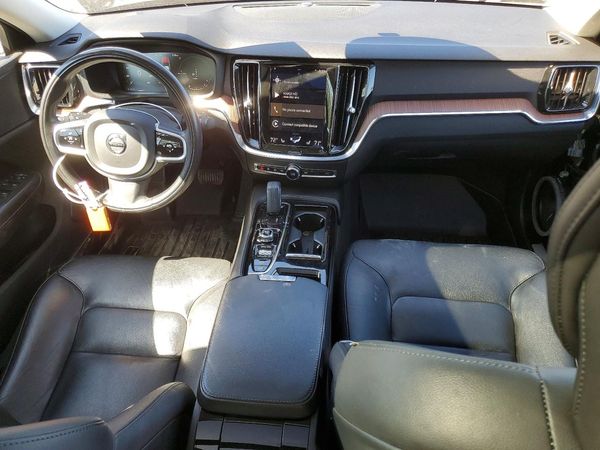2021 VOLVO S60