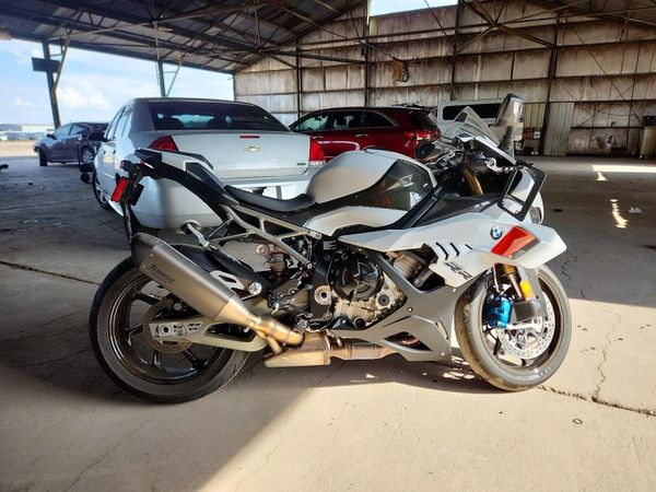2025 BMW S 1000