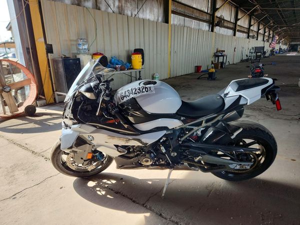2025 BMW S 1000