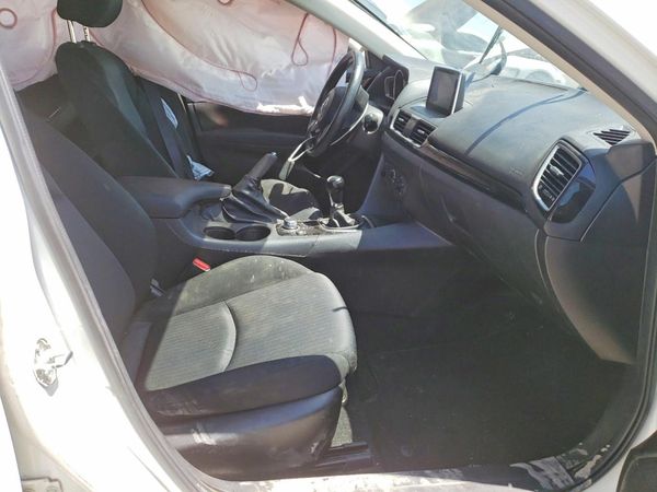 2016 MAZDA 3 SV/Base