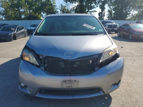 2012 TOYOTA SIENNA
