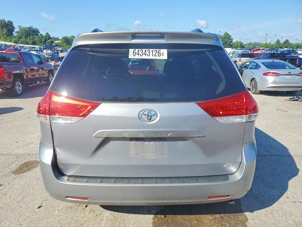 2012 TOYOTA SIENNA