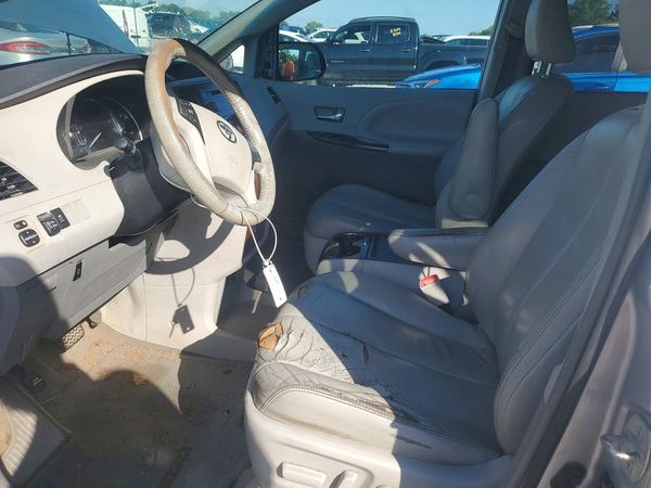 2012 TOYOTA SIENNA