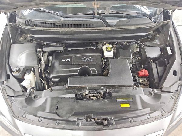 2017 INFINITI QX60 — Engine bay