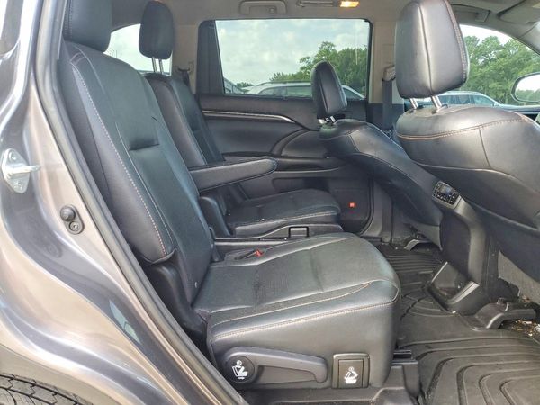 2016 TOYOTA HIGHLANDER