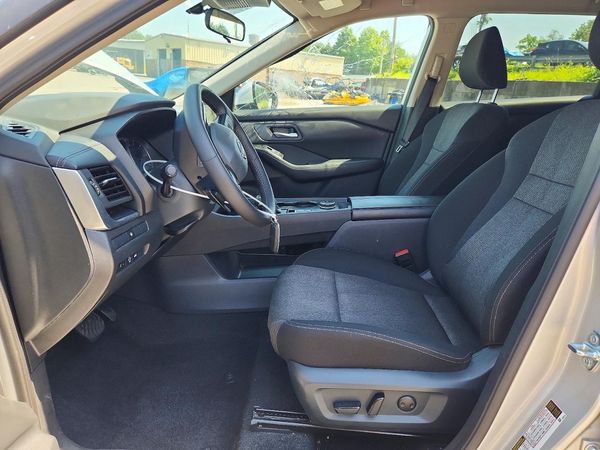 2025 NISSAN ROGUE SV — DENT