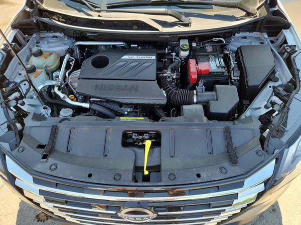 2025 NISSAN ROGUE SV — Engine bay