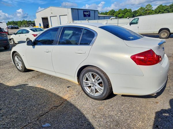 2015 INFINITI Q40