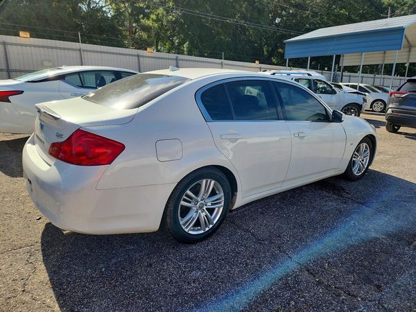 2015 INFINITI Q40