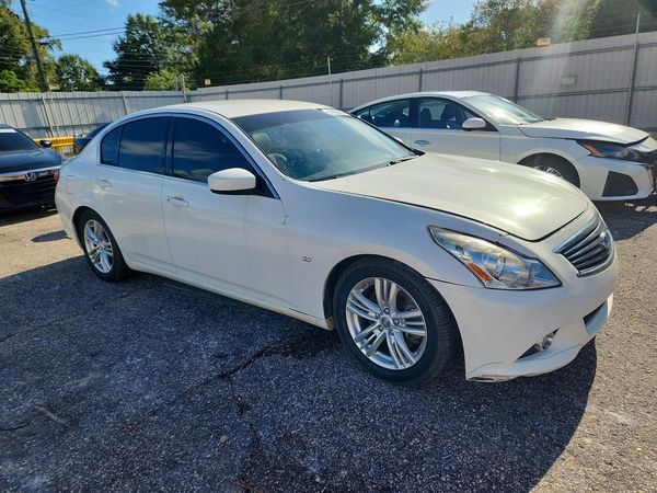 2015 INFINITI Q40