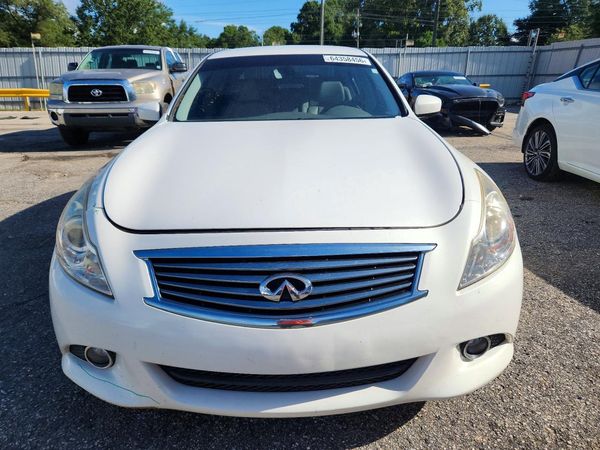 2015 INFINITI Q40