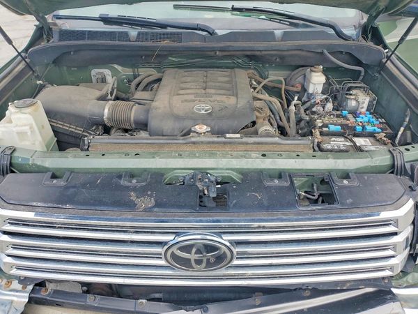 2021 TOYOTA TUNDRA Platinum grade — Engine bay