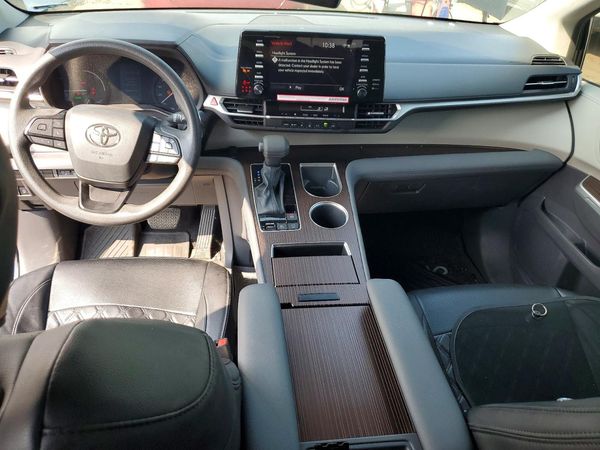 2024 TOYOTA SIENNA