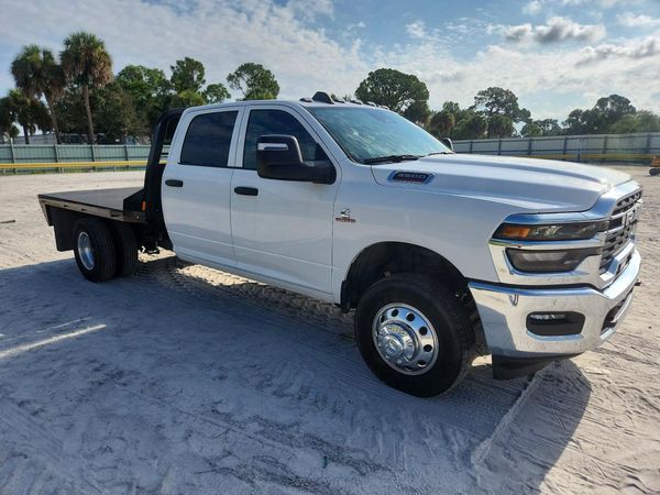 2025 RAM 3500 CREW CAB CHASSIS 4X4