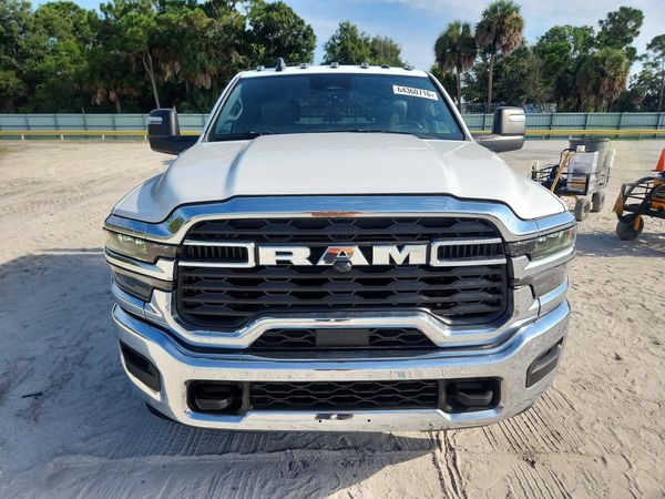 2025 RAM 3500 CREW CAB CHASSIS 4X4