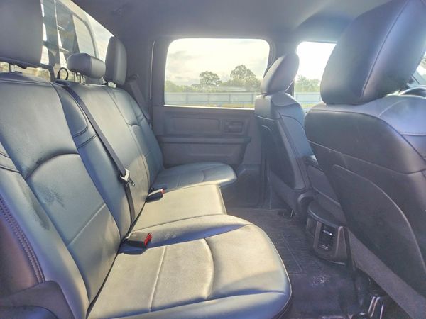 2025 RAM 3500 CREW CAB CHASSIS 4X4