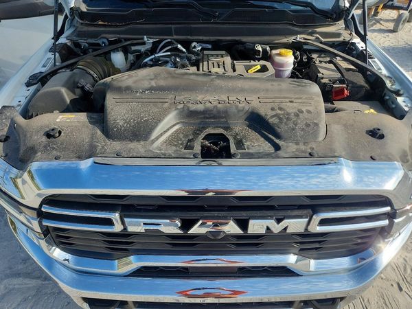 2025 RAM 3500 CREW CAB CHASSIS 4X4