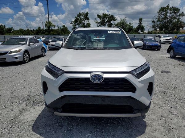 2023 TOYOTA RAV4 SE