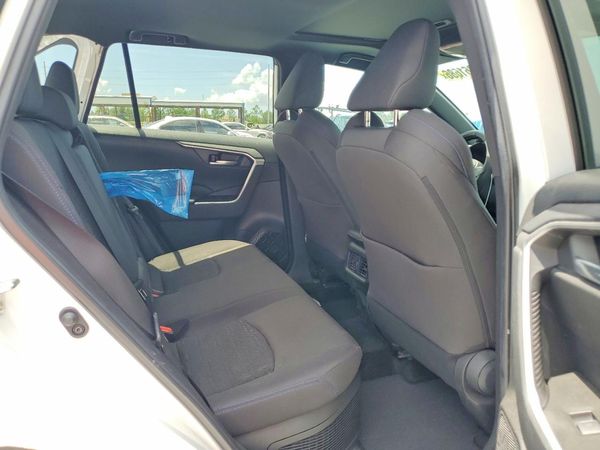 2023 TOYOTA RAV4 SE