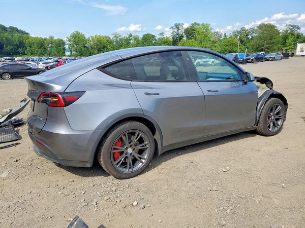 2024 TESLA MODEL Y