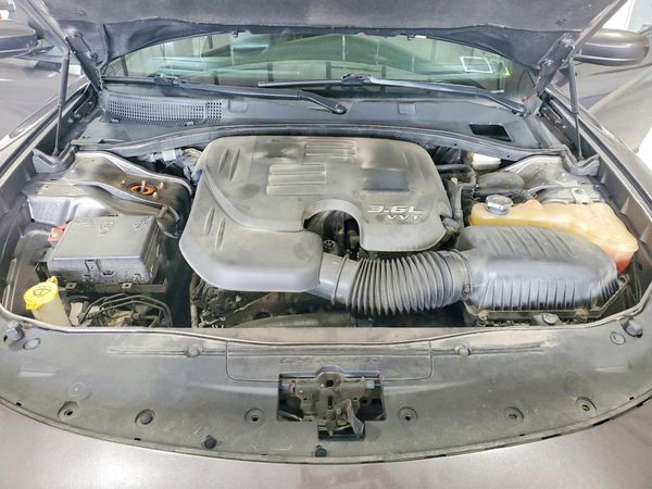 2015 DODGE CHARGER SXT — Engine bay