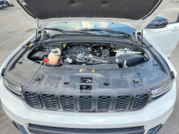 2023 JEEP GRAND CHEROKEE Laredo, Altitude