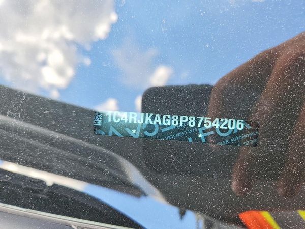 2023 JEEP GRAND CHEROKEE Laredo, Altitude