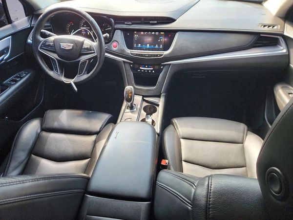 2017 CADILLAC XT5