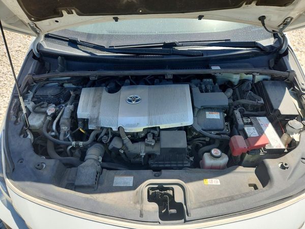 2022 TOYOTA PRIUS — Engine bay