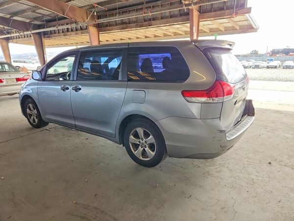 2013 TOYOTA SIENNA