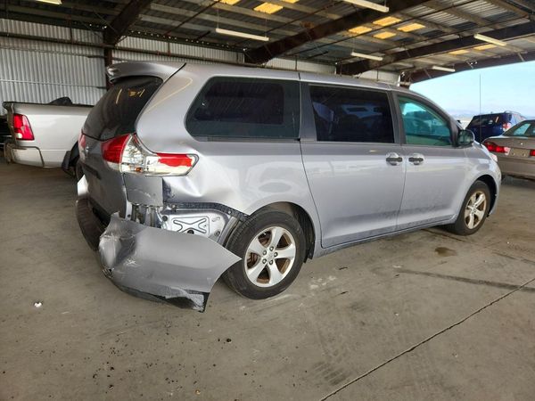 2013 TOYOTA SIENNA