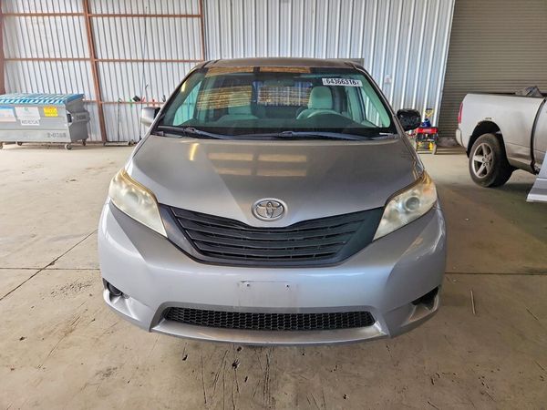 2013 TOYOTA SIENNA