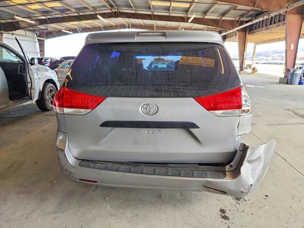 2013 TOYOTA SIENNA