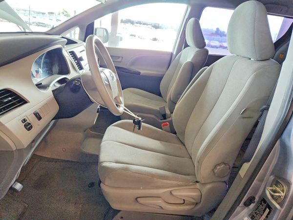 2013 TOYOTA SIENNA