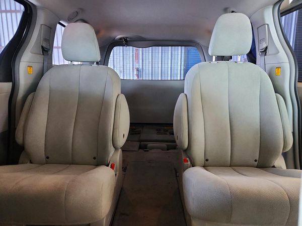 2013 TOYOTA SIENNA