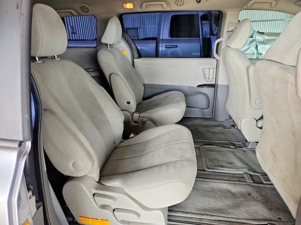2013 TOYOTA SIENNA