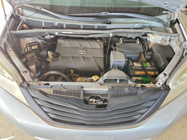 2013 TOYOTA SIENNA