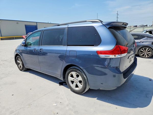 2013 TOYOTA SIENNA