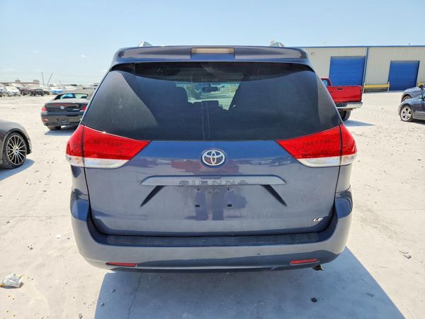 2013 TOYOTA SIENNA